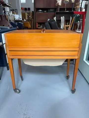 Midcentury Deens Naaikastje